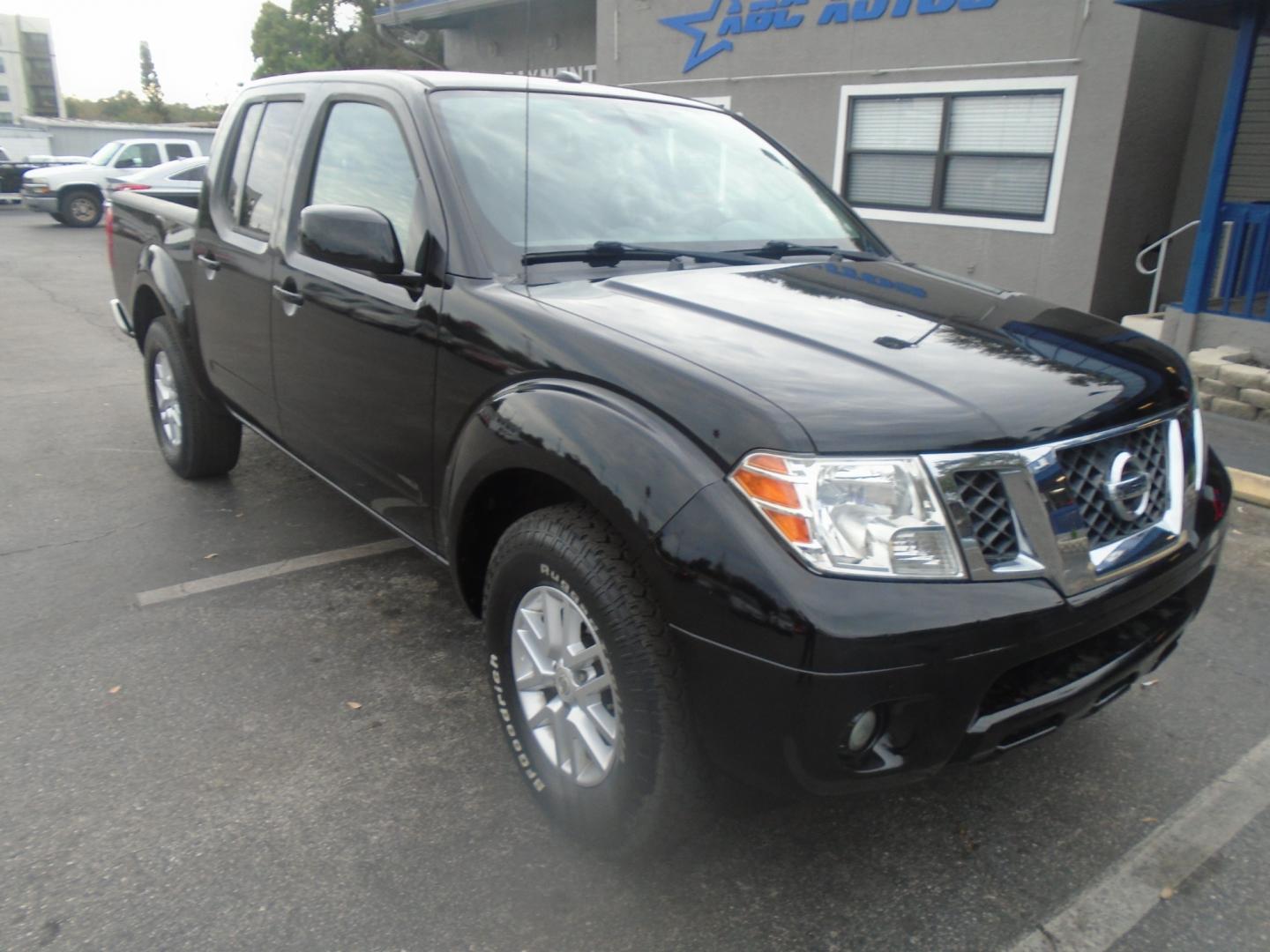 2014 Nissan Frontier S Crew Cab 5AT 2WD (1N6AD0ER3EN) with an 4.0L V6 DOHC 24V engine, 5-Speed Automatic transmission, located at 6112 N Florida Avenue, Tampa, FL, 33604, (888) 521-5131, 27.954929, -82.459534 - Photo#2